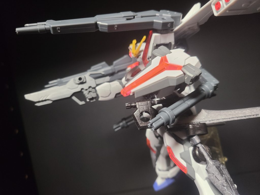 私大好きなフルバーストしてみました。肩ライフルと腰付近から出してるガトリングが良い味が出たと思います!一応マウントパーツを変えたらミサイル発射出来たりします。