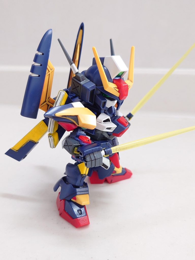 ビームサーベル二刀流!規格が同じなのでいっぱい集めてガンダムブレイカーのように組み替えて遊びたいなぁと感じました😃