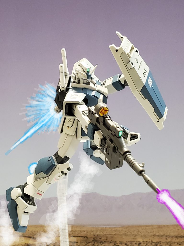 バルザリー少尉の1号機はバーニア全開で高度からビームライフルを放つ💥🔫連射するも相手の機動性が高く威嚇にしかならない~😅💦