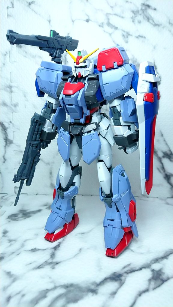 アサルトシュラウドです。水色と赤のバランスが良くない感じですが、まぁ良しとします。