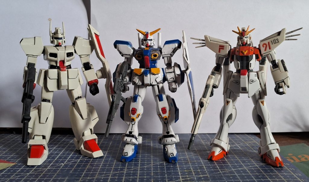 HGUC量産型F91と1/144スケールヘビーガンとの並べ比較