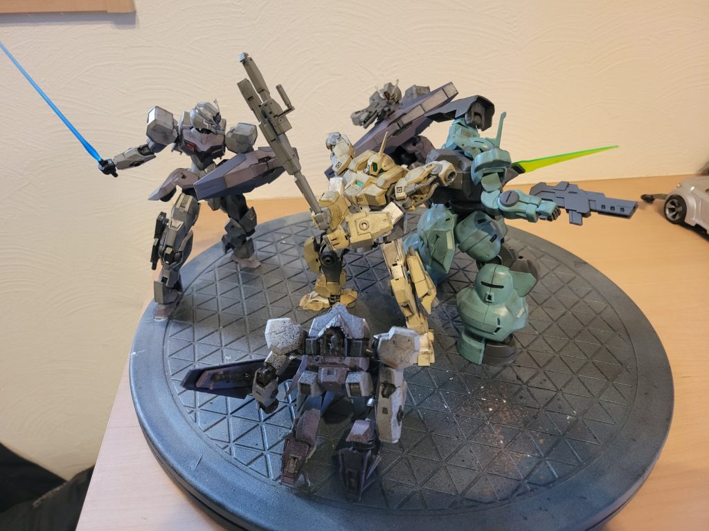 台座は100均の回転するテレビ台これ好きでよく使います(^^)