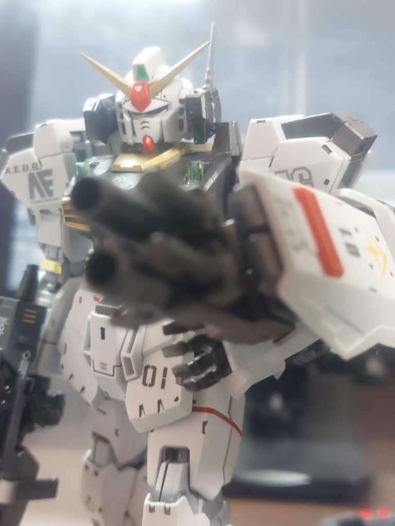 これがシールドの可動チェックの写真。銃口の角度なども、実は結構調整してました笑