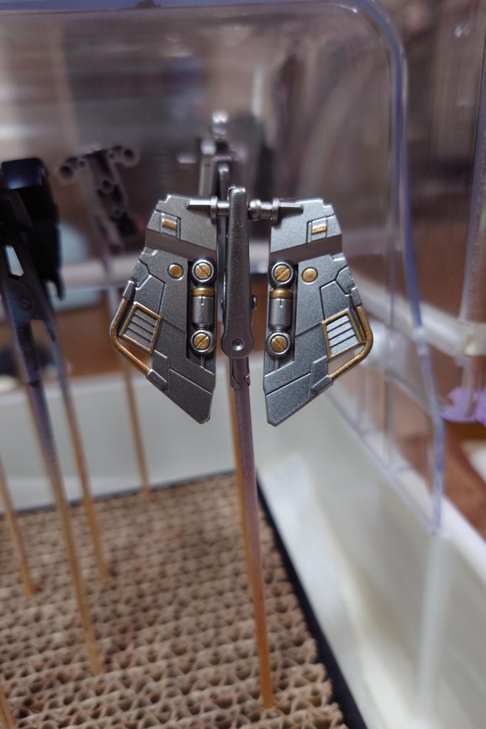 リアスカート内張り。今回は至る所にゴールドを差してます。とにかく細かい所にも気を配って部分塗装しようと頑張りました。内張りはお気に入りです!