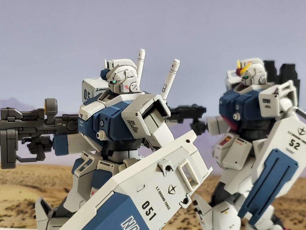 0079年11月初旬、ヨーロッパ戦線で『オデッサ作戦』が始まろうとしていた時、第05MS小隊は悪夢のような事件と遭遇する…😔💦北米最前線で索敵任務中の小隊にグランドキャニオン連邦軍ベースより緊急通信が入る📶ベースがジオンMS部隊の襲撃を受け応援要請を求めているのだ❗バルザリー少尉は即座に連邦軍ベースへの急行を決定🆗現地に赴くのであった…🏃💨