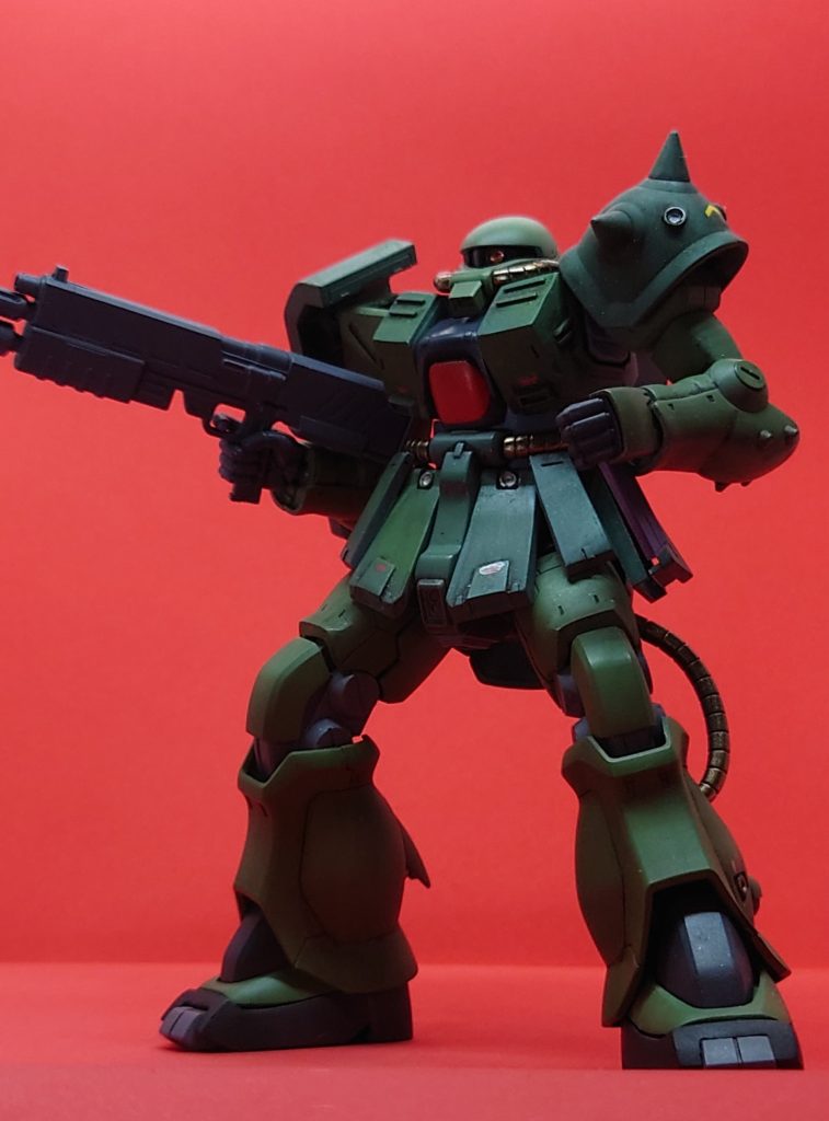 旧キットパケ絵ポーズ。これが出来たら私的には可動範囲充分です。炎の照り返し用に赤背景で撮影しています。