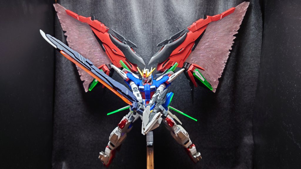 クラレント ビームソードアロンダイトにマルコシアスの腰部バインダーを切った貼ったして大型化しています。