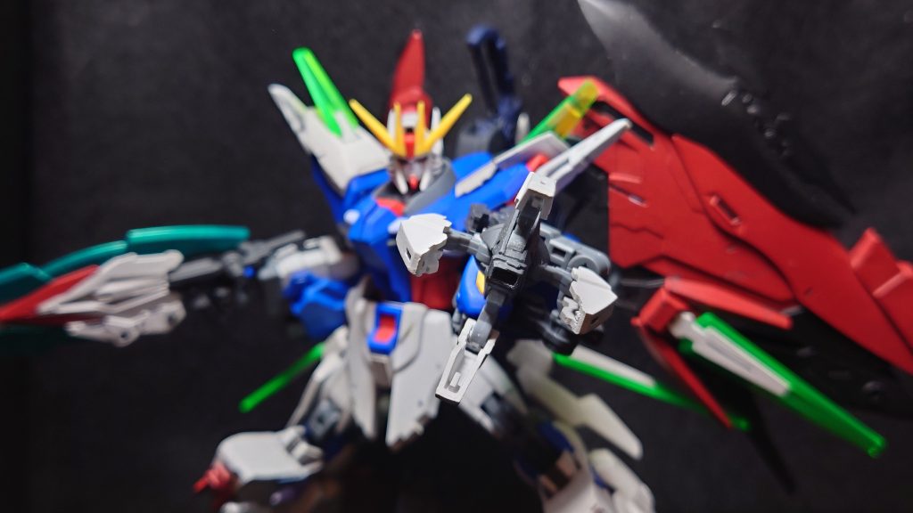 グレイプニール改ブリッツのグレイプニールを強化・発展させた物。中に高エネルギービーム砲、クロー部分にゲシュマイディッヒ・パンツァーを搭載している設定です。ビームの軌道変更が可能です。30MMの大型クローとビルダーズパーツのMSディテール01で作りました。