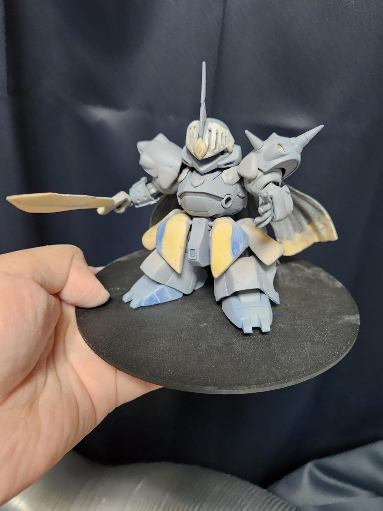 下半身はパテ盛り盛りで工作