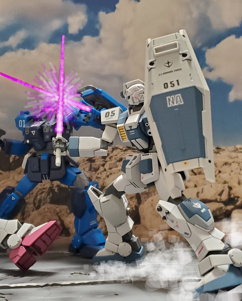 速度も乗せた強烈なビームサーベルの一撃を放つも謎のMSに受け止められてしまう😵💦バルザリー少尉は敵の機動性、対応スピードから謎のMSは人間性を欠いた戦闘マシーンのように感じる❗