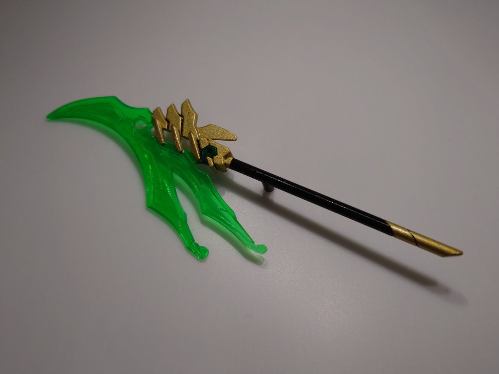 クリアパーツだったのをマスキングでしっかり色分けしました。完成図の柄の部分はクリアのままだったのを黒塗りへ変更。こっちの方が渋くていい感じ