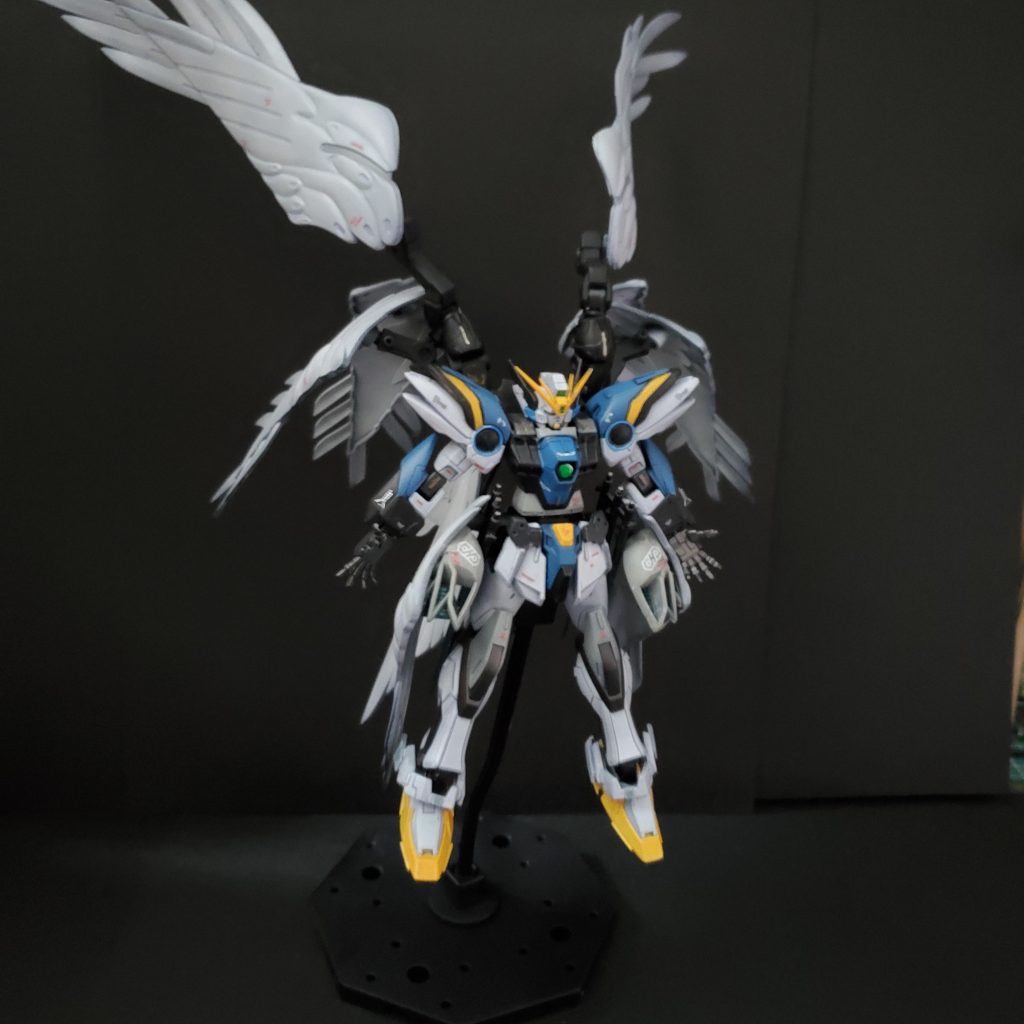 12枚の羽根を持つルシフェルカスタムと各種ロマン武器と厨二全開の設定です。