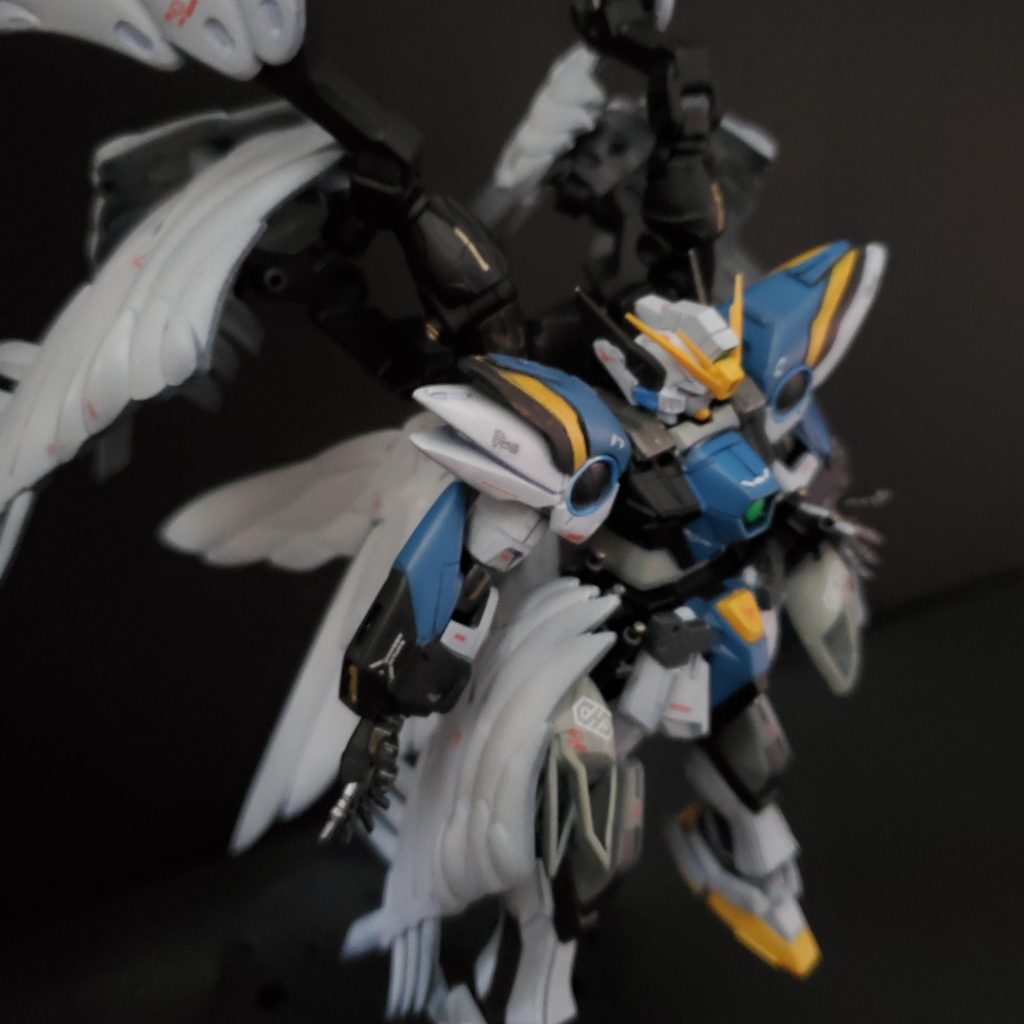 腰回りにも羽根装備させて　ドレスのような感じに。その下には矢のスペアを隠し持ち。