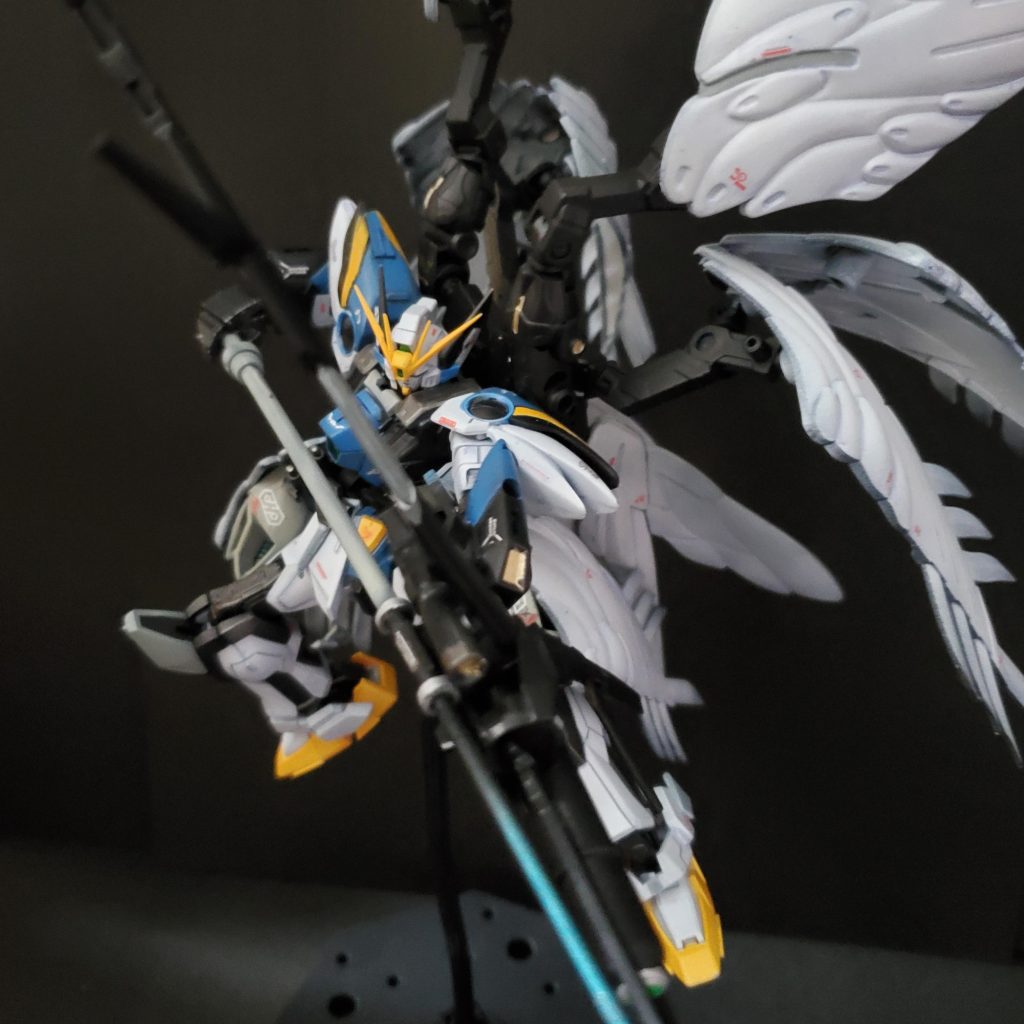 弓武器を持たせたくて自作。鉄血シリーズのダインスレイヴをイメージしました。上空から狙い撃つ！