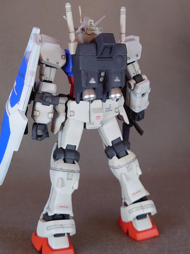 バックから。ランドセルの上部のパーツを制作中になくしてしまったのでプラ版でテキトーにでっち上げてます。