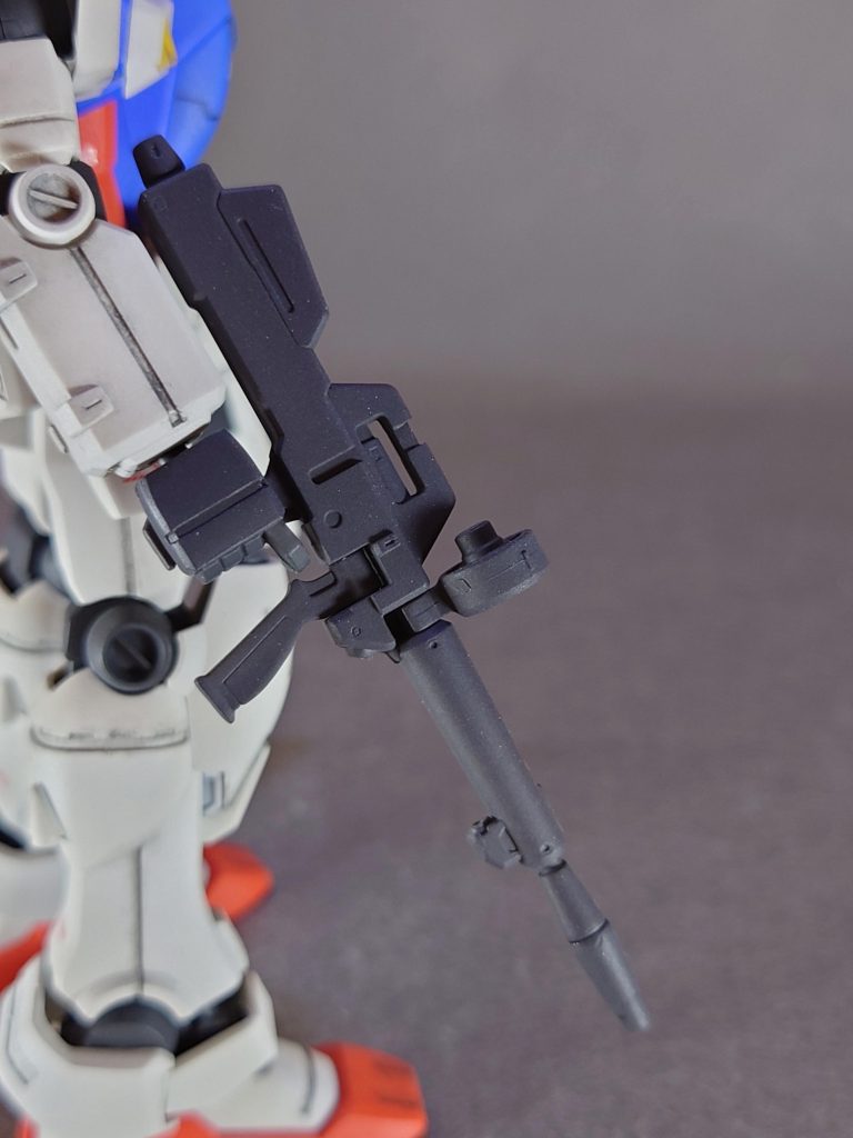 ビームライフルの銃口もなくしてしまったんでHGCEエールストライクのライフルの銃口を移植しました。