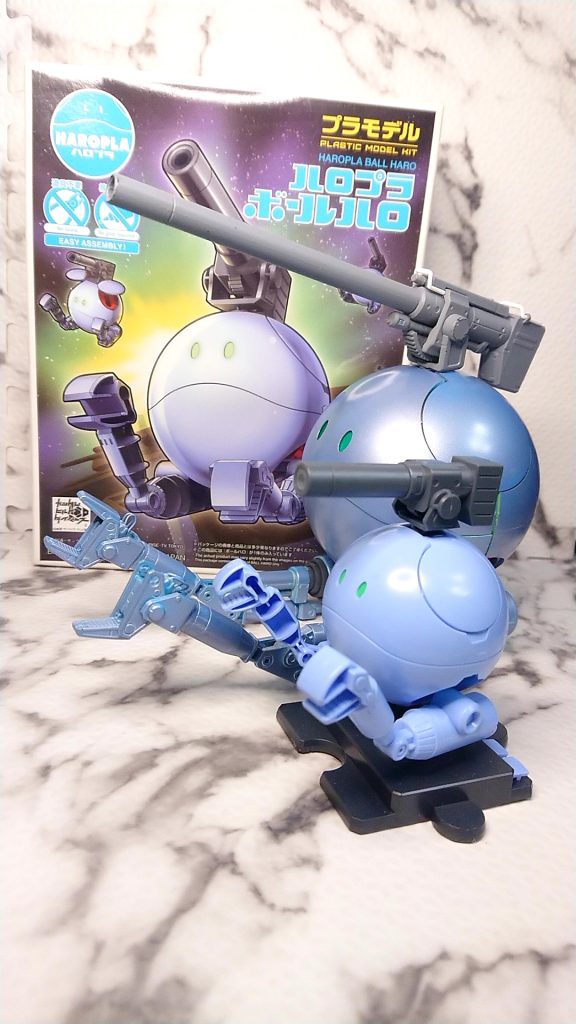 頭のキャノンの固定は本体にポリキャップ130の２５番を埋め込み固定しています。色は近いスプレーがなかったので、クレオススカイブルーの上からタミヤのパールライトブルーを吹いてます。