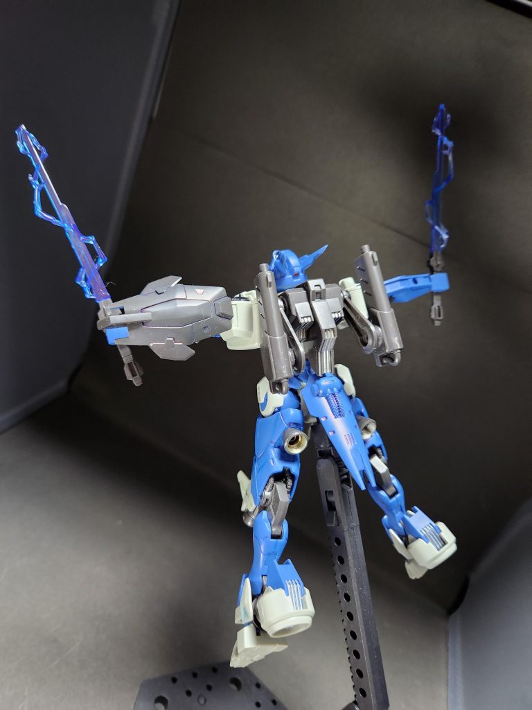 背面のバックパックにはビーム砲を装備してます