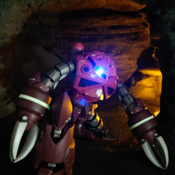 ジャブロー　シャア再び…