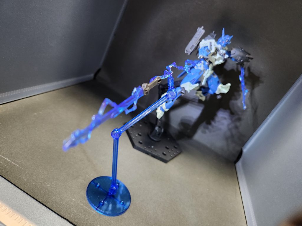 投げナイフ風ポーズが可能なエフェクトパーツ付きですわ