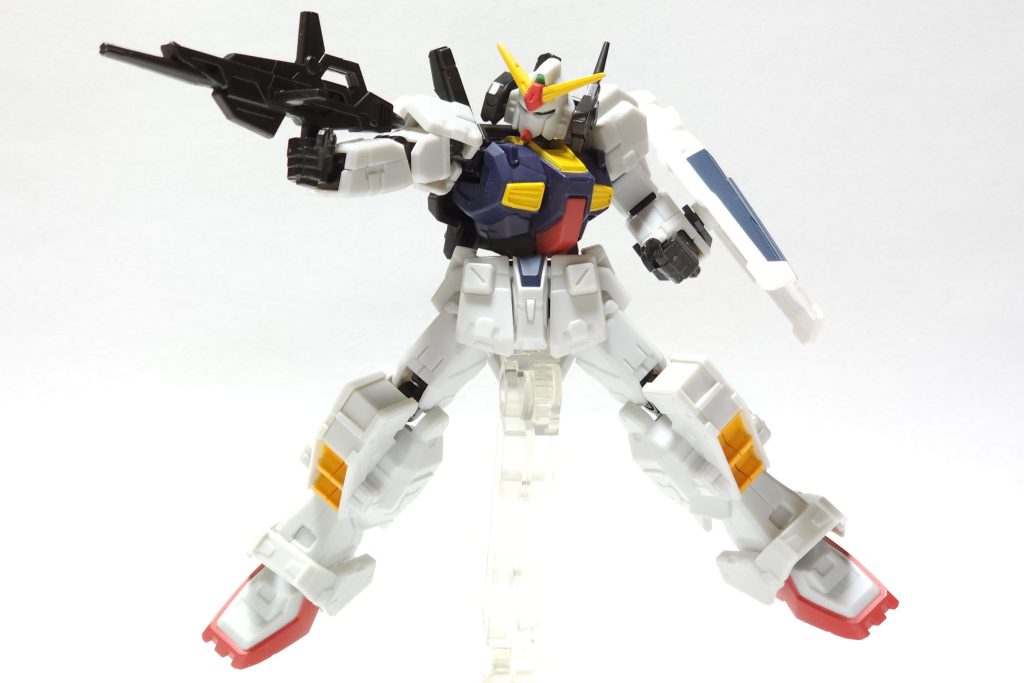 武装はMk-Ⅱのビームライフルにバルカンポット, ブルー3号機のシールドです。Mk-Ⅱ 0号機といえばGP-01っぽさを感じる武装が特徴的ですが, 全体的にアップデートされたという想定でMk-Ⅱの武装をそのまま装備させています。シールドだけは一年戦争時代のものですが(^_^;)