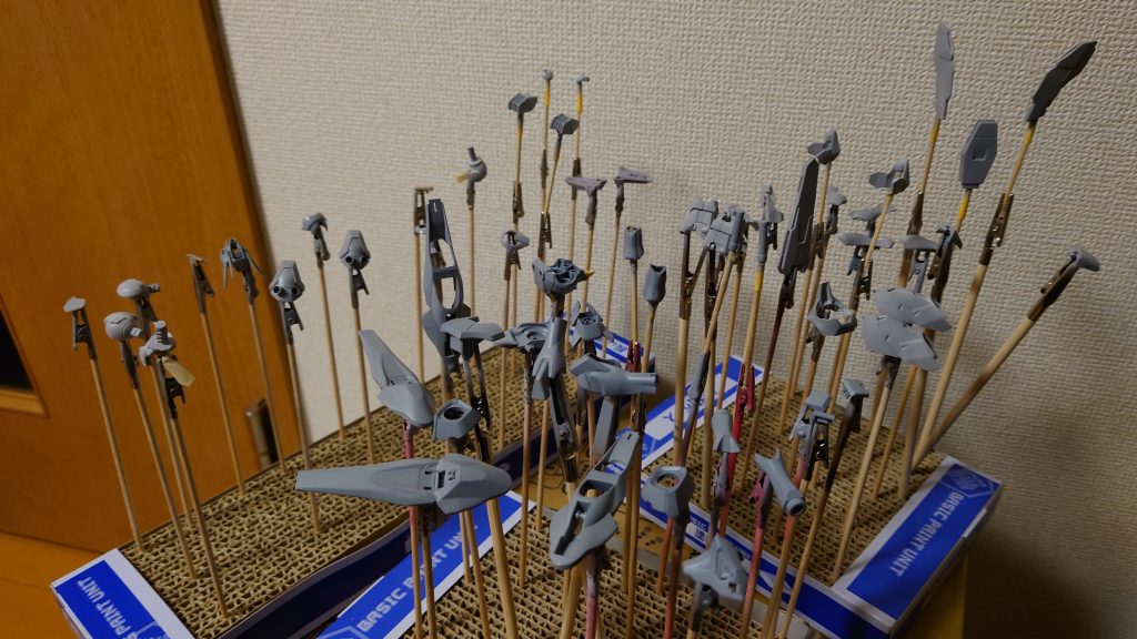 今回から缶スプレーではなく、エアブラシでサフ塗りをしました。全塗装は初めてだったので、量が多い...あとはパーツの表面処理をしていなかったので、簡単に塗装剥げしてしまう…