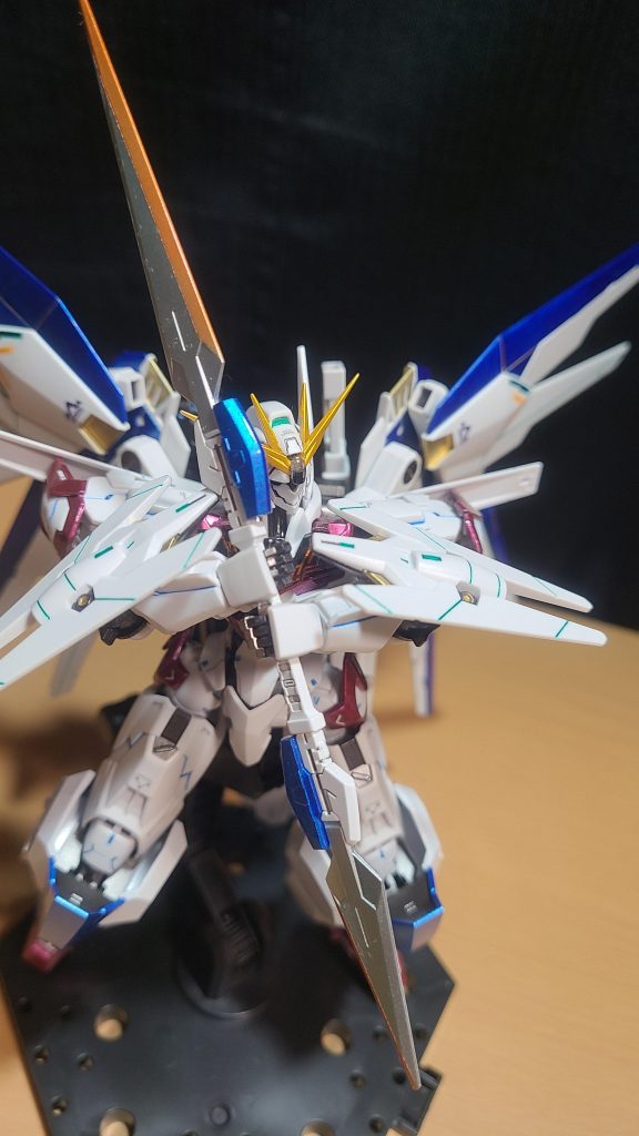 ツインソードはHG ガンダムエクシアのソード2本を接着。