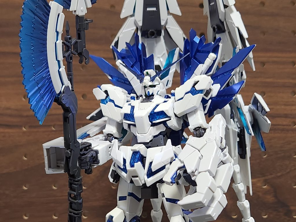 しぶすぎる関節と緩すぎる関節が混在しており、色々大変でした。股関節がもげてしまったので、ジャンク保管からユニコーンの腰パーツと関節を頂きなんとか形になりました。早く大丈夫な固さを掴んで、もげを防止したいです。