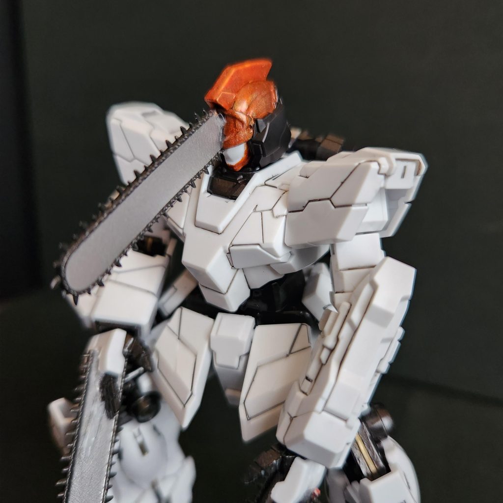 顔の形から、作るなら絶対ユニコーンと思っていたので、プラモデルが手に入るまで待っていました。