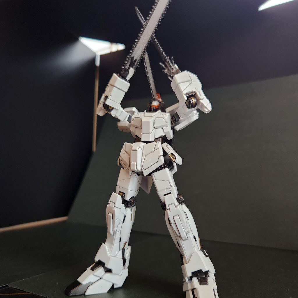 チェーンソーの悪魔と契約したガンダム–4枚目/制作者：アイアンビリー