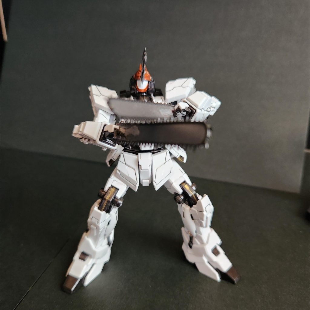 頭と関節、爪先の塗装。それ以外は成形色にスミイレだけです。