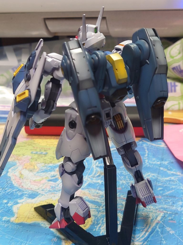 バックパック追加後の後ろ姿。