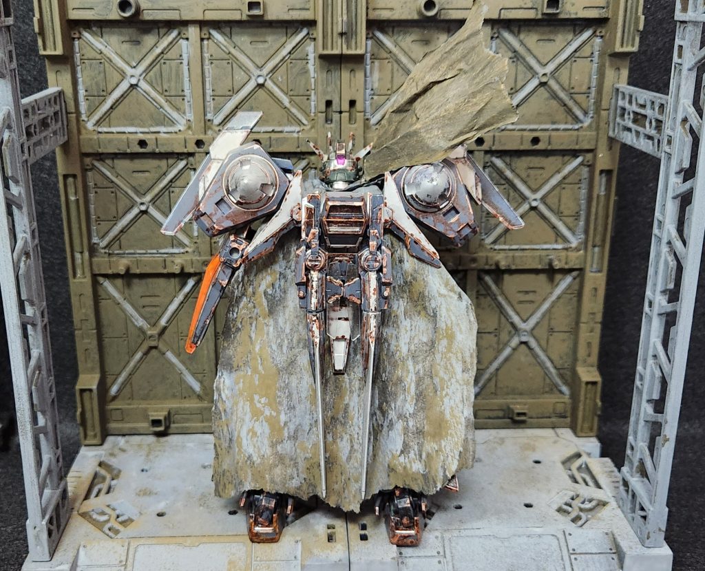 バックパックはウイング2つを反転し(ツインドライブにめっちゃぶつかるのよ)ダブルオーライザーの両腰のブレードをくっつけたらキレイに収まって驚いたw