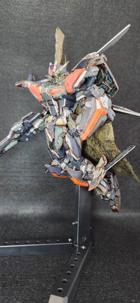 飛行形態。マントとマフラーはチョー偉大な先人tamamaさんの紙マント製作法を参考に作りました!tamamaさんのページ→https://gumpla.jp/author/tamama