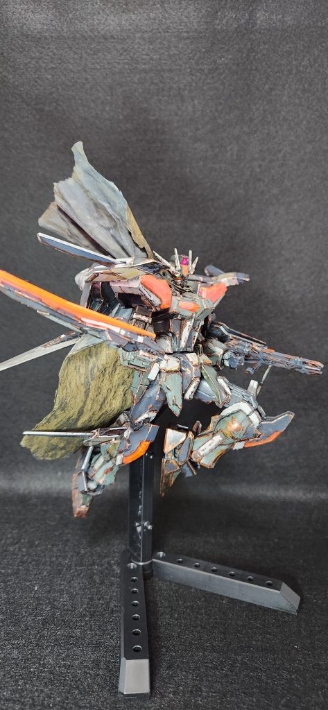 設定(妄想)上の必殺技「疾風迅雷」各4つのウイングもブレードになっており、大回転しながら7つの刃で切り刻みつつ、分離した小銃を撃ちまくる、はた迷惑な技w