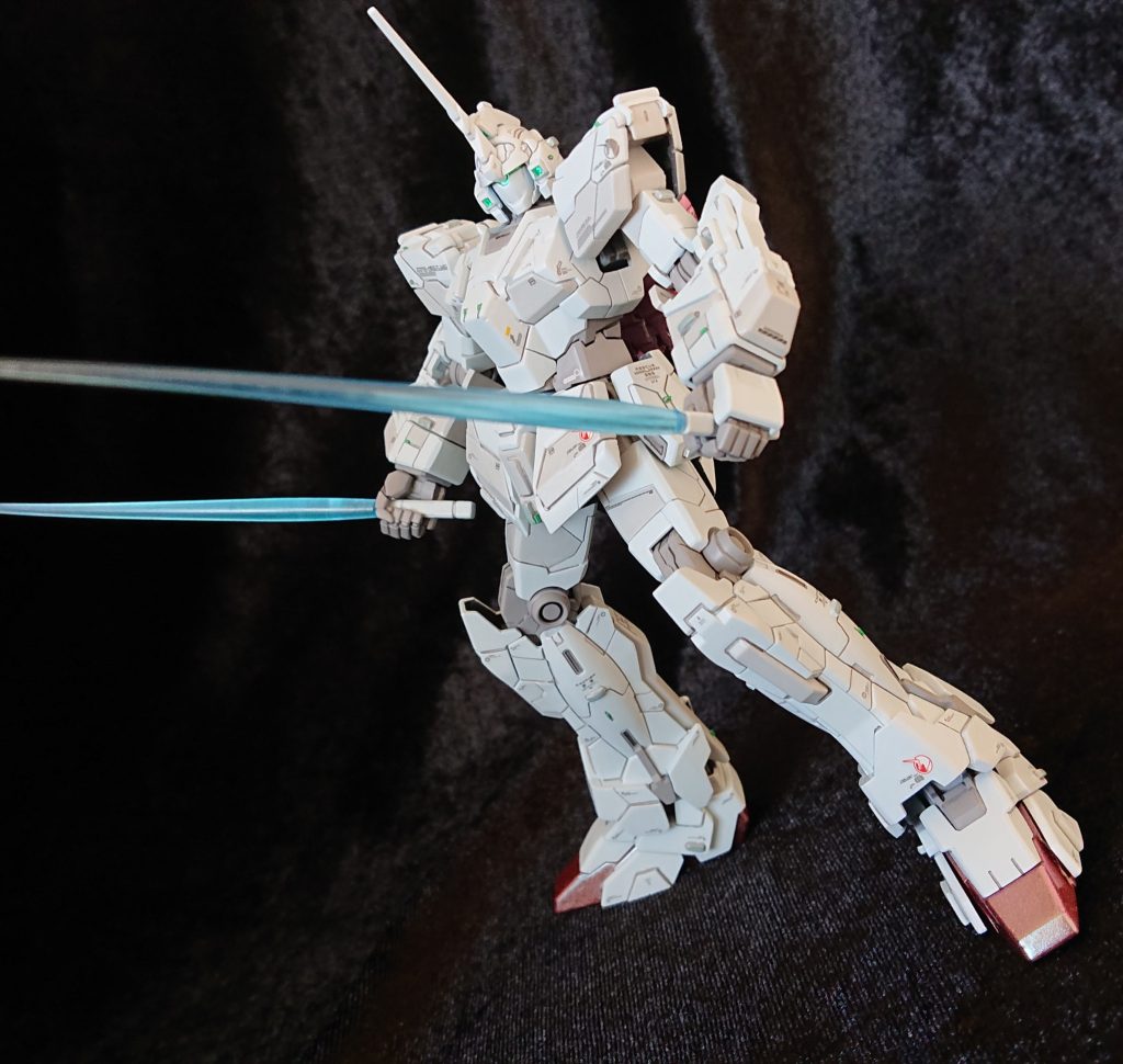 妖艶な青のビームサーベル🗡️🤗過去作のペルフェクティビリティに付属してるモノ。シンプルな機体だから、なんと無くビームサーベルが似合う😆