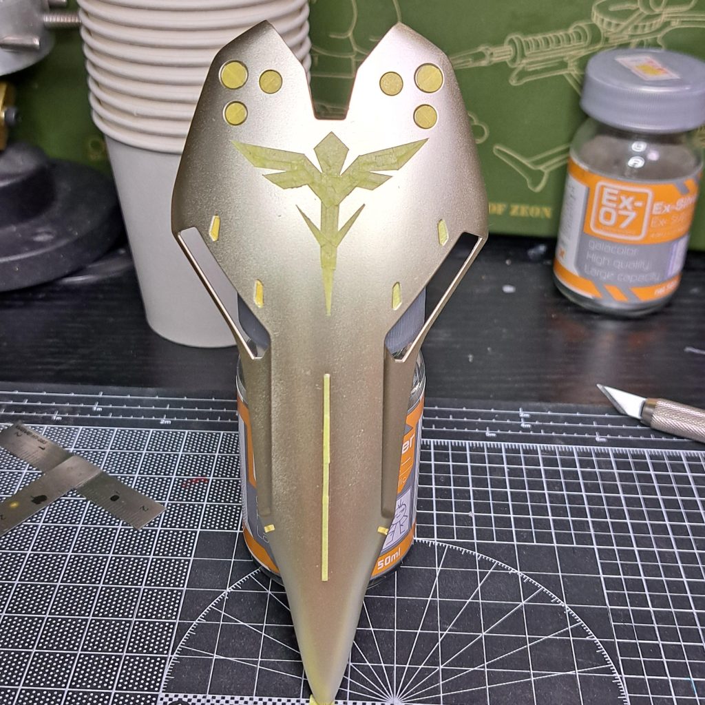 デカールやシールは一切使わずにマスキングのみで塗り分け！ネオ・ジオンマークもマスキングを頑張りました✧٩(๑❛ᗨ❛๑)✧