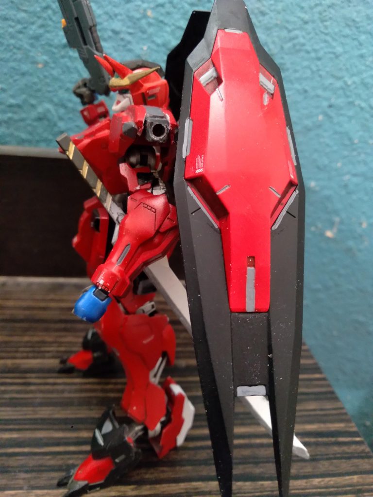 I adder 3mm mounting points in each shoulder. The binders are from the reginlaze julia. The feet came from barbatos lupus. The sword is from Marchosias 