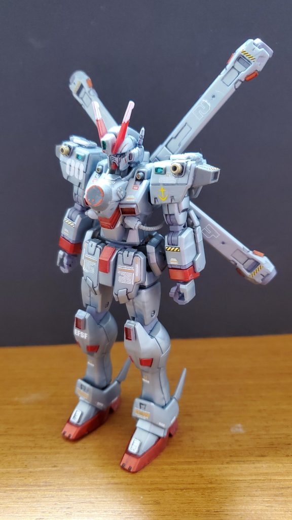 機体解説:胸部は歴代の連邦軍機に準じたデザインにしている。あえてこの胸部デザインにした理由は、技術的理由ではなく、頭の固い連邦軍上層部にも受け入れやすくするためである。また、頭部及び、フェイスパーツは従来のガンダムタイプを踏襲している。
