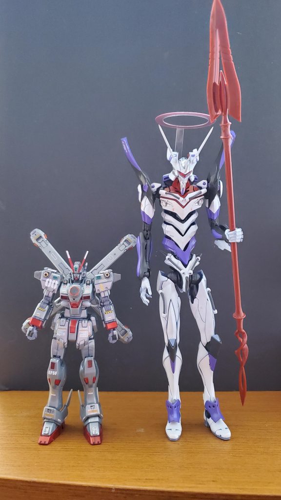 RGエヴァンゲリオンとの比較。小型高性能msってやっぱりかっこいいですよね。約15m級のMSと約40m～200mのエヴァンゲリオン。写真のエヴァンゲリオンもオリジナル機体ですwエヴァ陸(ろく)号機です。このエヴァ陸号機は従来の