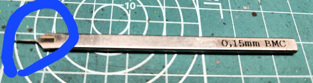 悲報スジボリ中にBMCタガネをうっかり落下させて折ってしまいましたil||li_| ̄|○ il||li0,15mm以外も買い足そうと思っていたけど全く売ってないので、大事に使っていたのですが…