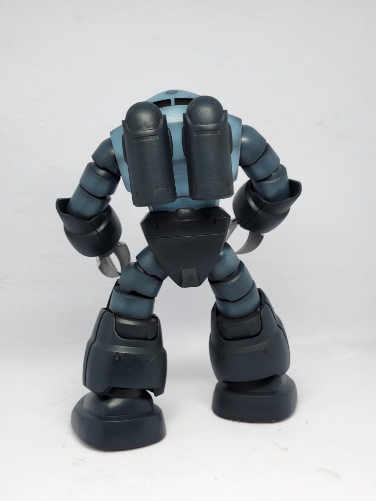 後ろ。後ろをみてると、『前進しか選択肢はない!』的なフォルム。ジオン一般兵の真っ直ぐな信念を感じながら作成しました。(勝手に)