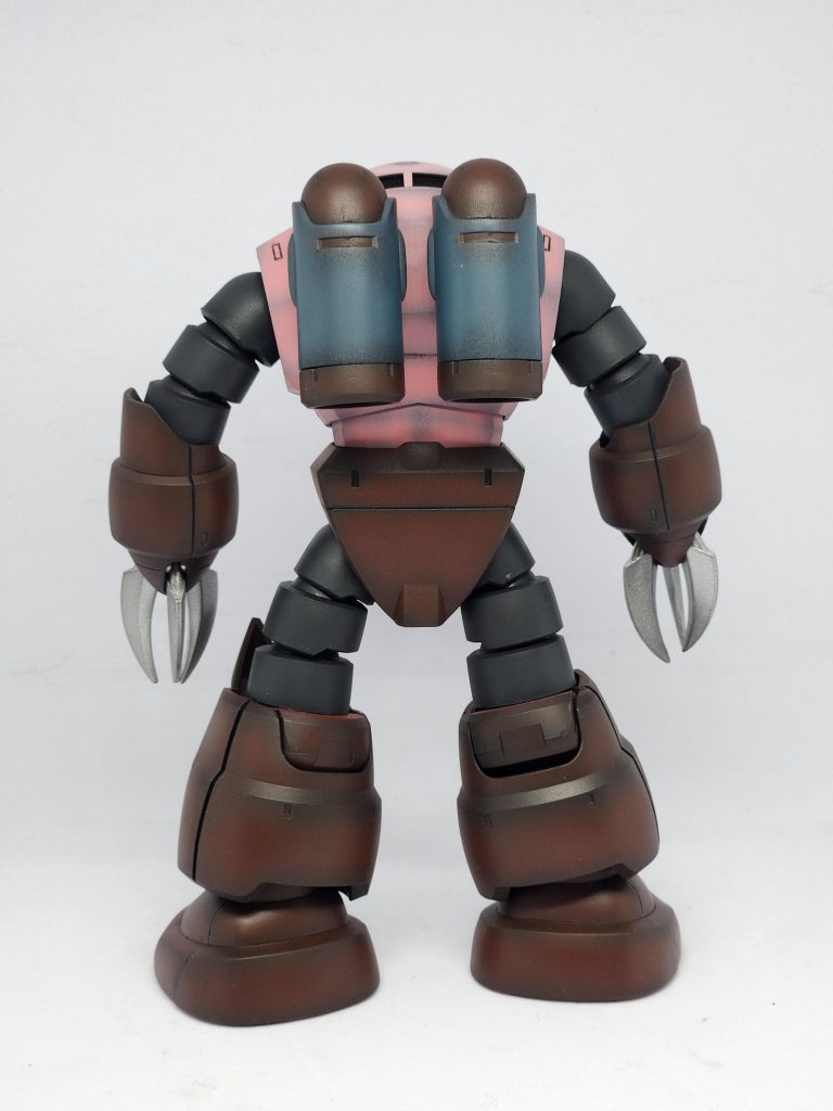 後ろ。このなんとも言えない関節、たまりません!これでこそズゴックだぁ~!ってなります。