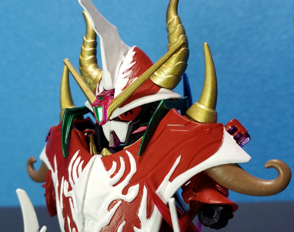 ニッコリ目で優しい印象に。