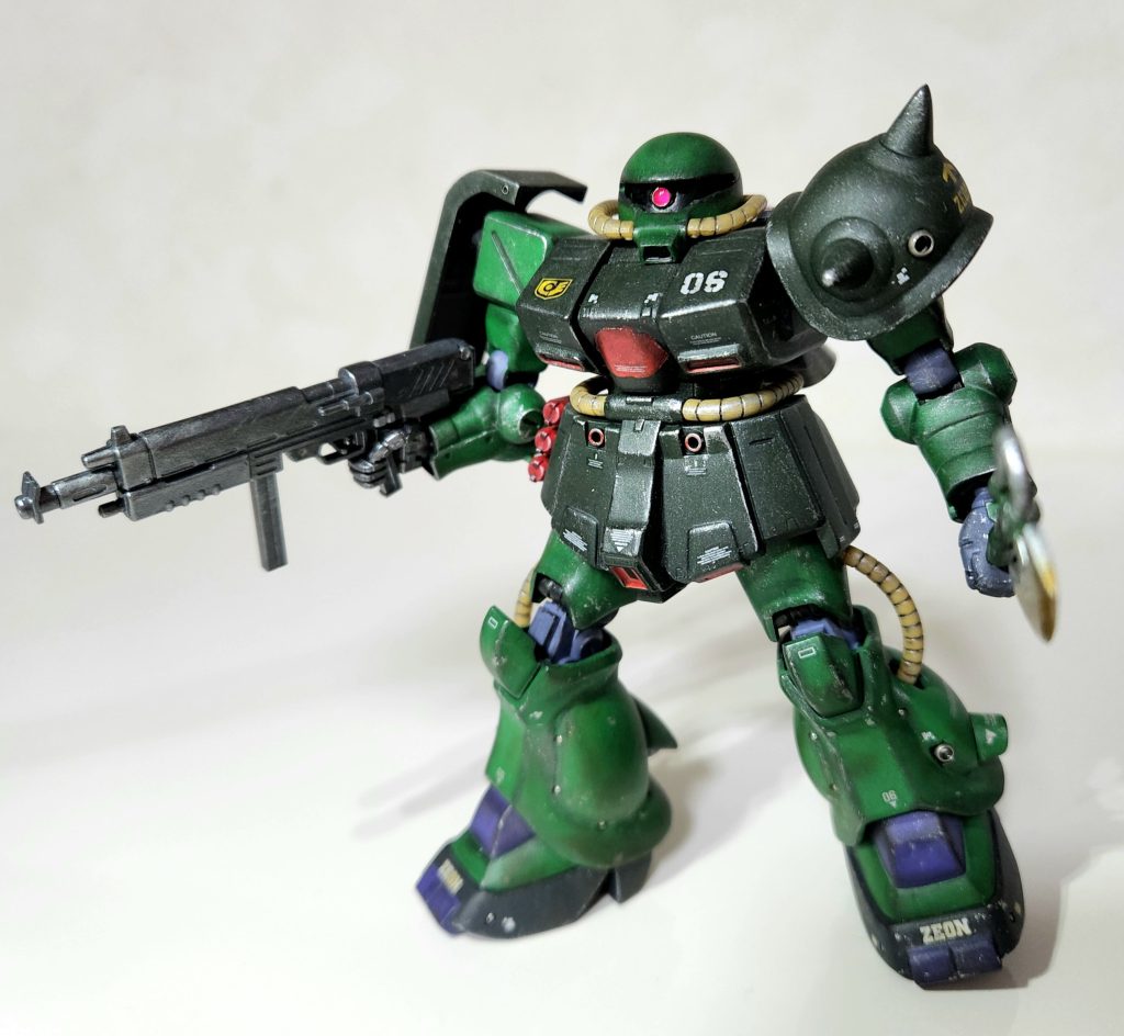 こちらは旧キットのザクII改。缶スプレーでの全塗装で仕上げてます。