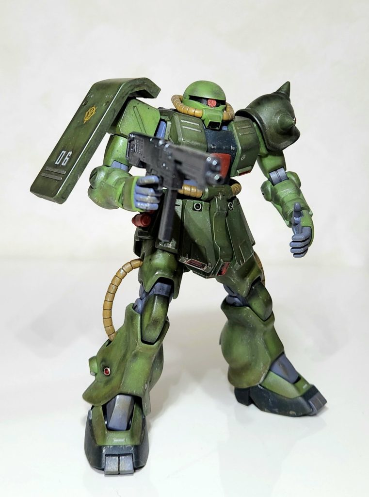 成型色仕上げでウェザリングマスターやドライブラシで軽く汚してますね。