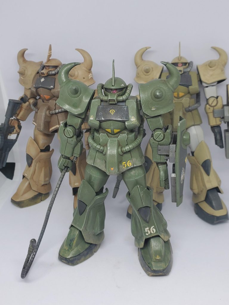 同じくぱち組ジャンク品を筆塗りした旧HGグフたちと