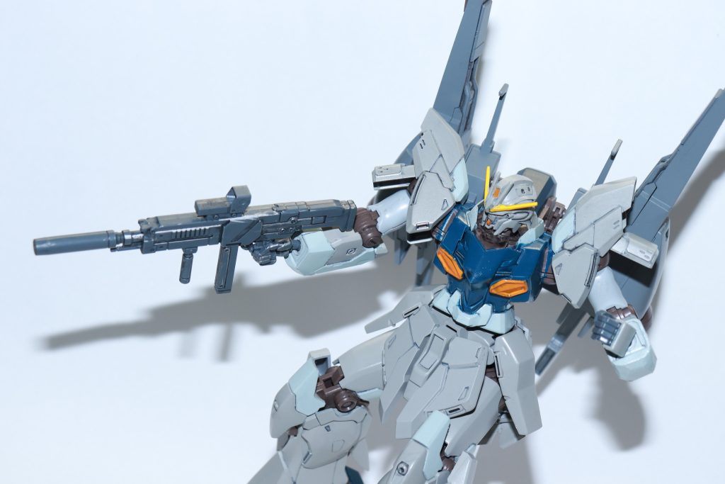 ビームライフルはジェスタと同型のものを装備こちらは量産機の武装の試験を行うために装備しているという設定です。ハイエンド機が量産機の武器を持っているっていうのが結構すきなんですよね…笑