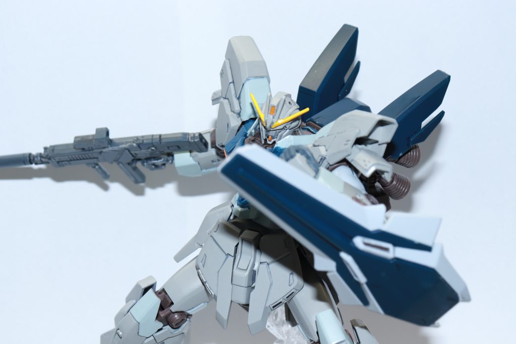 シールドは元キットのものから先端の形状を変更まっすぐ切り落とされたような連邦機っぽい形状にしました。