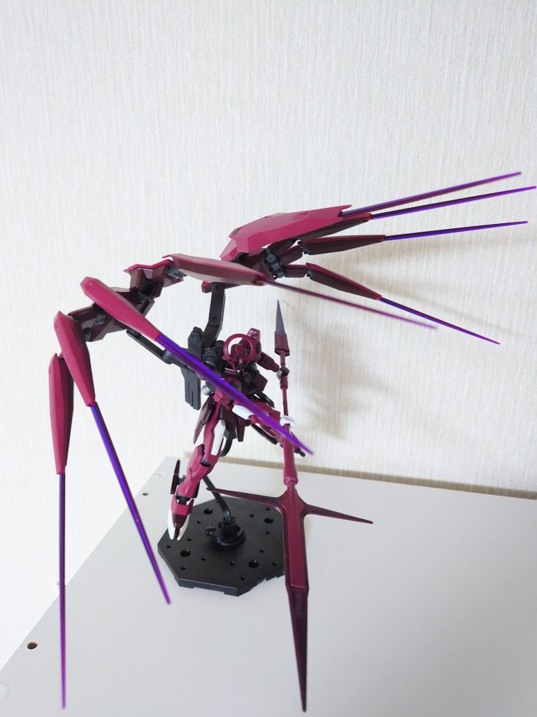サーベル展開モード関節にボールデンアームアームズのジョイントを使用して、元キットでは不可能だった「指」を広げるポージングを可能にしています。